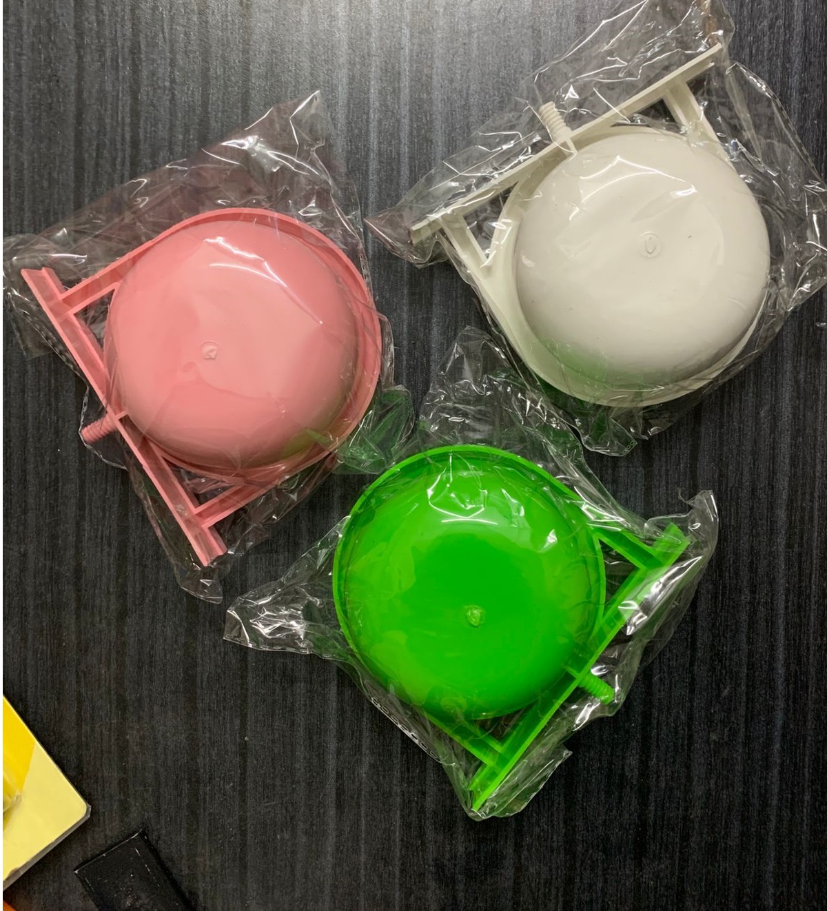 Round Shape Heavy Duty Bird Food Bowl with Nut Bolt System Thickened For Giving Water and Food any pet 1PCS 5PCS and 10PCS Multi Color